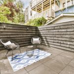 Płytki na taras i balkon — jakie materiały wybrać, odporność na mrozy