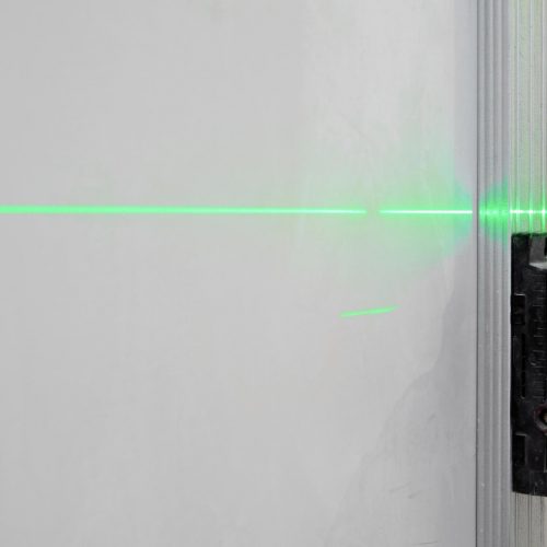 Czym jest laser do poziomowania płytek?
