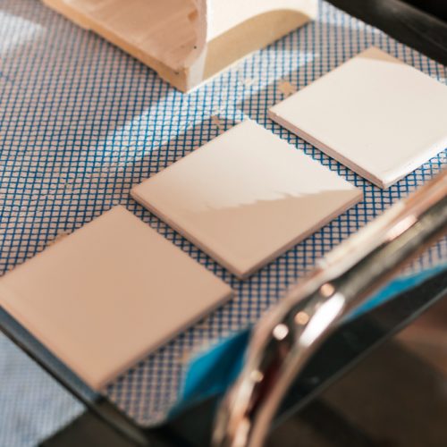 Co to jest zdobienie płytek ceramicznych?