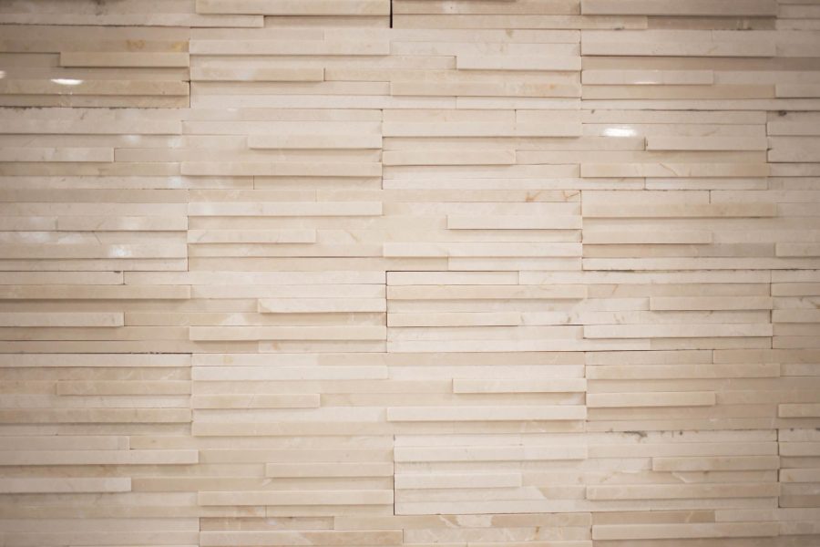 Czym jest imitacja kamienia naturalnego w płytkach ceramicznych?